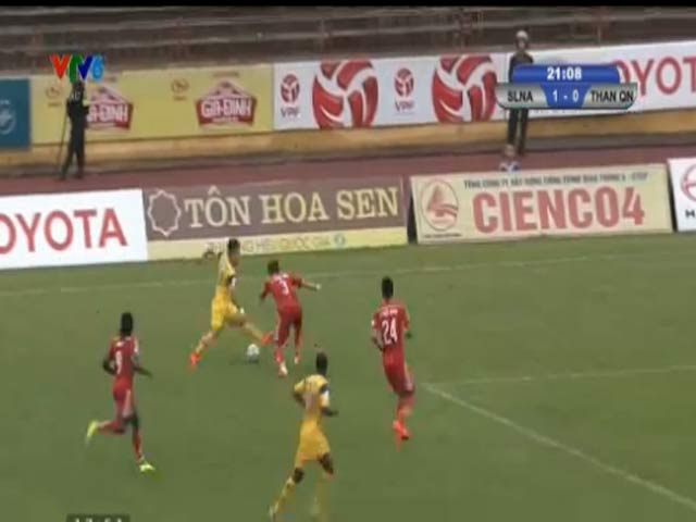 Video bóng đá hot - “CR7 Việt Nam” đảo chân như rang lạc làm đối thủ rối