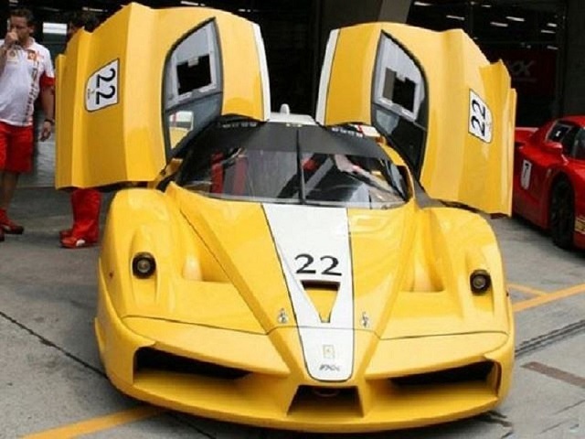 Tư vấn - Điểm những xe siêu sang "hô biến" thành taxi