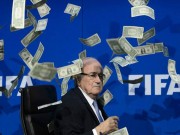 Bóng đá - Danh hài ném tiền dollar “âm phủ” vào mặt Blatter