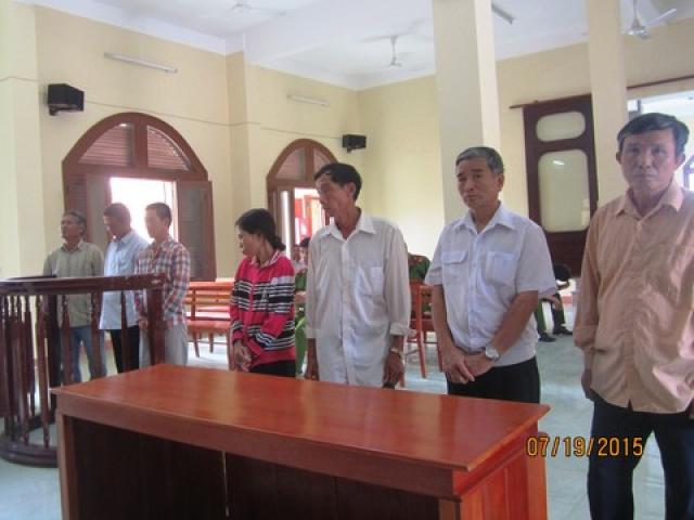 Pháp luật - Tiếp tay Việt kiều buôn lậu, phó, trưởng công an xã vào tù