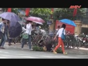 Video An ninh - Camera giấu kín: Cụ bà bán rau ngất xỉu trên đường