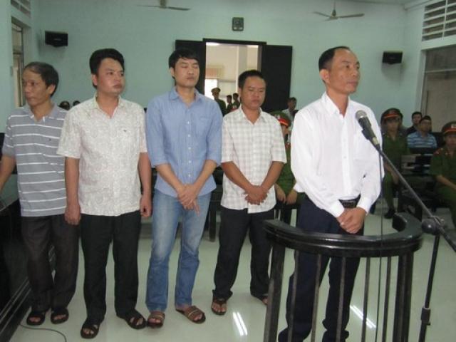 Tệ nạn xã hội - Hoãn xử vụ công an ăn chặn tiền của phu trầm