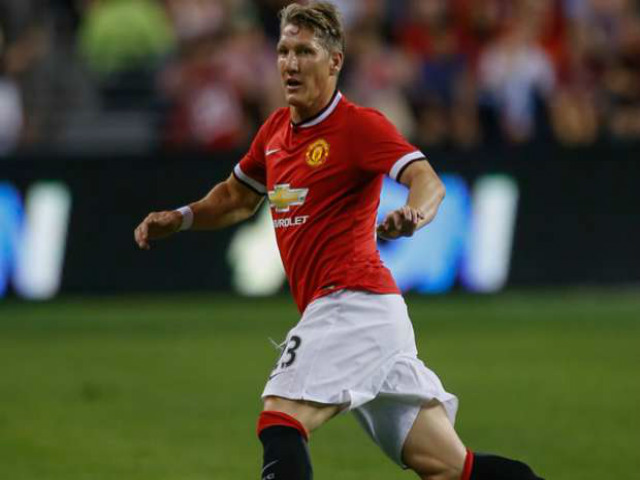 Bóng đá - MU thắng trận, Schweinsteiger bị Van Gaal "chê"