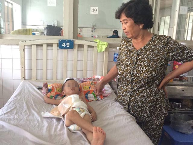 Tin tức trong ngày - Điều tra vụ cha dượng đạp vỡ đại tràng bé 3 tuổi