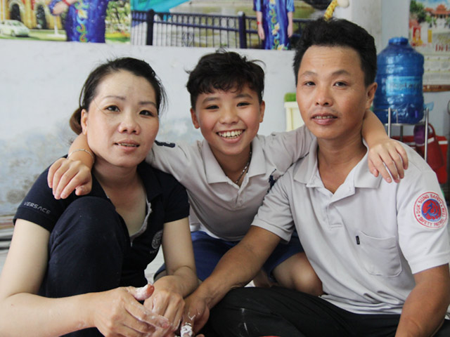 Mặt sau cánh gà - Cuộc sống nghèo của cậu bé 12 tuổi gây sốt The Voice Kids