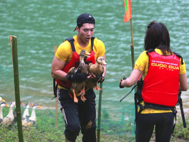 Ca nhạc - MTV - Trương Nam Thành khổ sở vì phải... bắt vịt