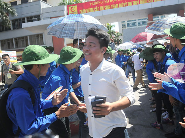 Tuyển sinh 2018 - Bộ GD-ĐT điều chỉnh phổ điểm môn Toán, Ngữ văn