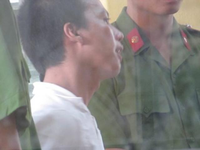 Pháp luật - Bị cáo ra tòa quậy phá, chửi rủa, đạp đổ vành móng ngựa