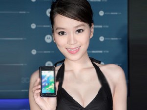 Thời trang Hi-tech - Ngắm chân dài gợi cảm bên smartphone