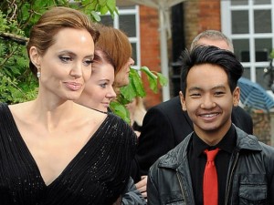 Phim - Angelina Jolie làm phim về quê hương của con trai nuôi