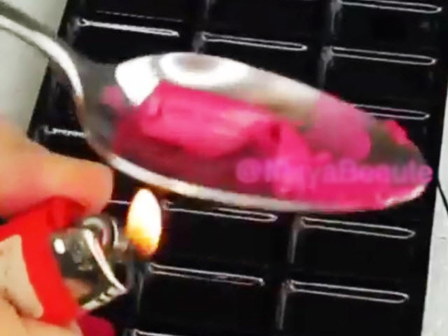 Làm đẹp - “Tuyệt chiêu” tiết kiệm son môi gãy, vụn