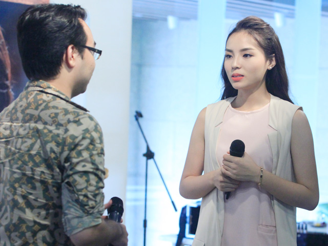 Người mẫu - Hoa hậu - Kỳ Duyên trổ tài "tán tỉnh" làm xiêu lòng phái mạnh