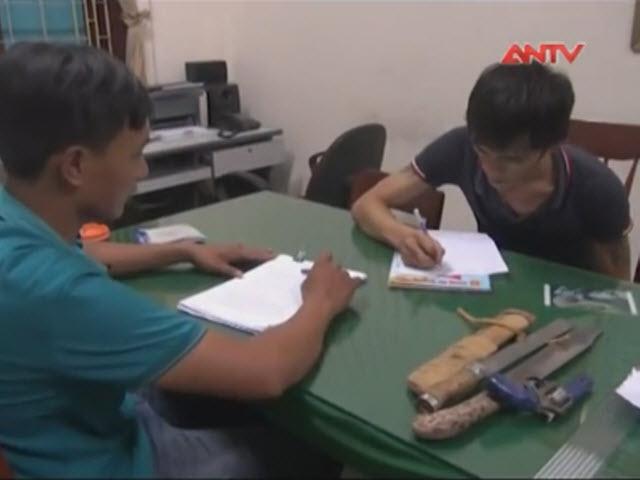 Video An ninh - Bắt dân buôn ma túy tàng trữ vũ khí "nóng" trong nhà