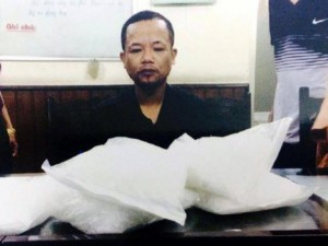 Pháp luật - Bị bắt vì ôm gần 5kg ma túy, xin tài khoản công an để hối lộ