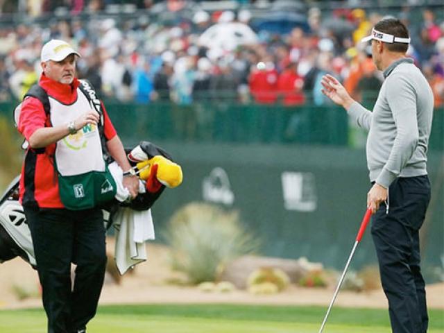 Thể thao - Golf 24/7: Golf thủ thóa mạ, sa thải caddie ngay trên sân