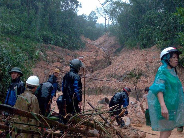 Tin tức trong ngày - Đã tìm thấy 7 nạn nhân vụ sạt đồi ở Quảng Ninh