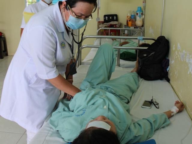 Sức khỏe đời sống - Hàng chục người nhập viện sau khi ăn bánh mì thịt