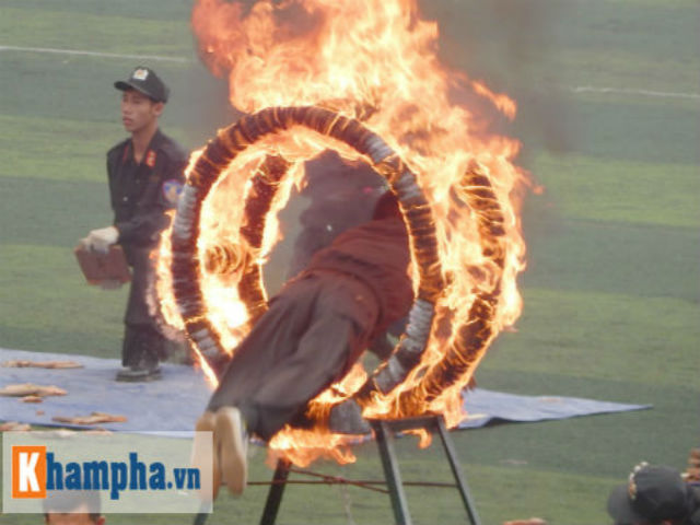 Thể thao - Mãn nhãn với màn võ thuật của cảnh sát cơ động