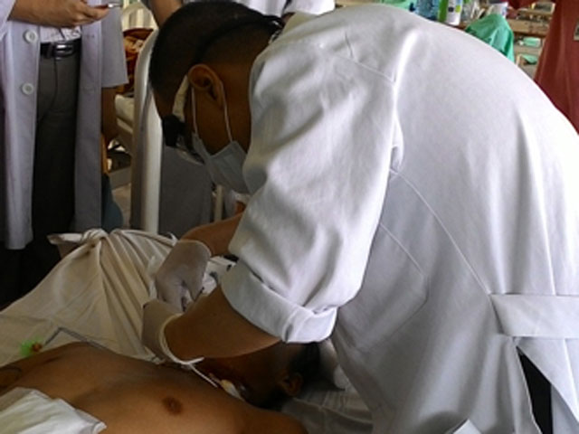 Sức khỏe đời sống - Cứu sống một bệnh nhân bị cắt đứt lìa khí quản