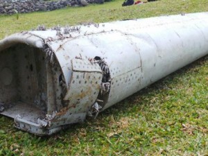 Tin tức trong ngày - Phát hiện mảnh vỡ nghi của máy bay MH370