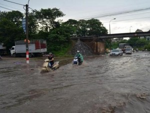 Tin tức trong ngày - Hà Nội còn 23 điểm “đen” có nguy cơ ngập lụt khi mưa lớn