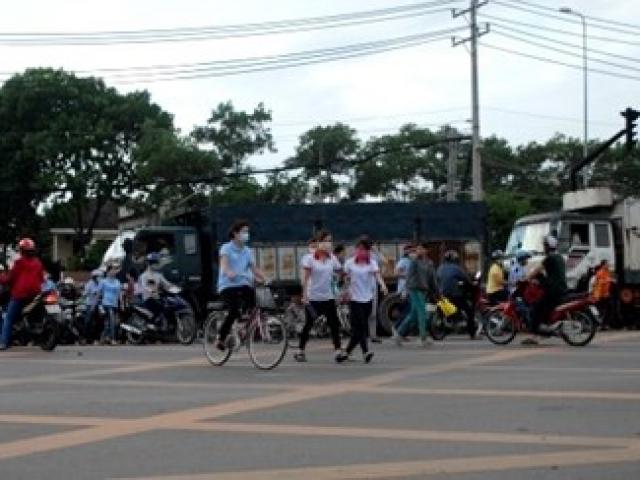 Pháp luật - Bắt nhóm cướp chuyên đòi "bảo kê" công nhân KCN