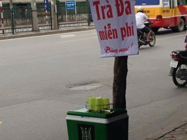 Tin tức Việt Nam - HN: Công an trả lại bình trà đá miễn phí tịch thu của dân