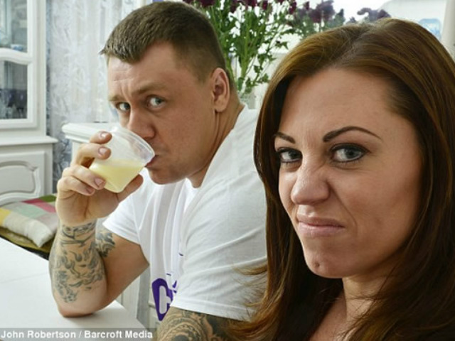 Chuyện lạ - Sốc: Huấn luyện viên thể hình 5 năm tăng cơ bằng sữa... người