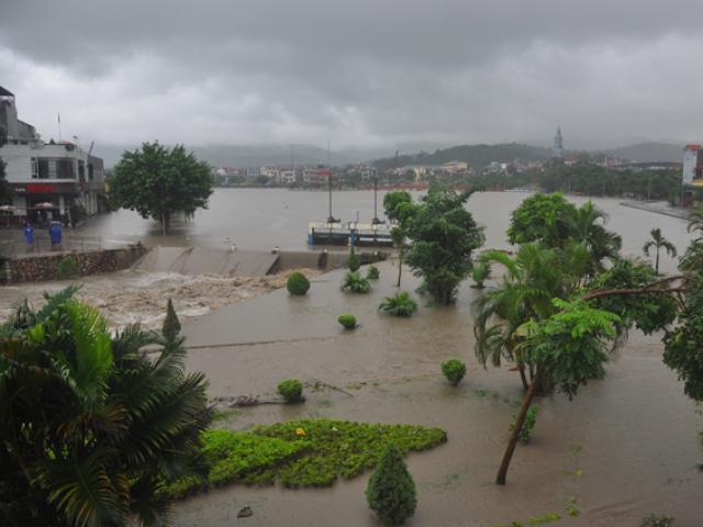 Quảng Ninh: Mưa lớn, tràn đập, nhiều nơi chìm trong biển nước