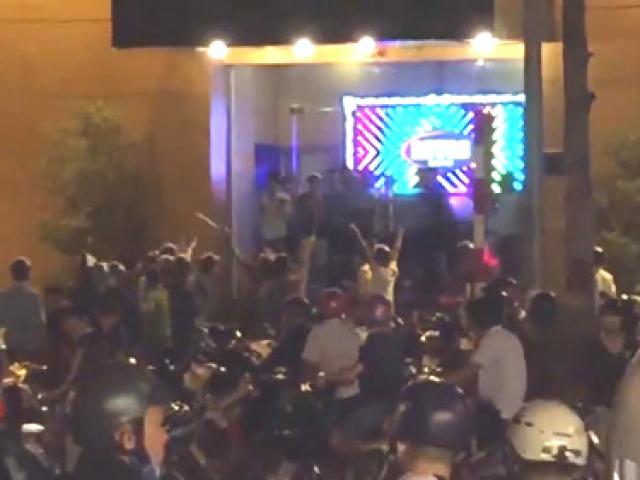 Tệ nạn xã hội - Khởi tố vụ nhóm côn đồ chém loạn xạ trước quán bar