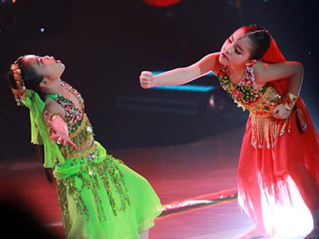 Ca nhạc - MTV - Khán giả cuồng nhiệt với 2 "cô dâu 8 tuổi" Việt Nam