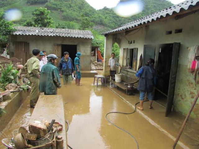 Tin tức trong ngày - Thêm 3 người chết, nhiều tuyến đường sạt lở do mưa lũ ở Tây Bắc