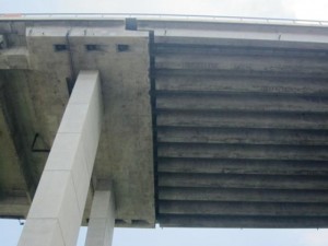 Tin tức trong ngày - Cây cầu biểu tượng của TPHCM sắp sập?