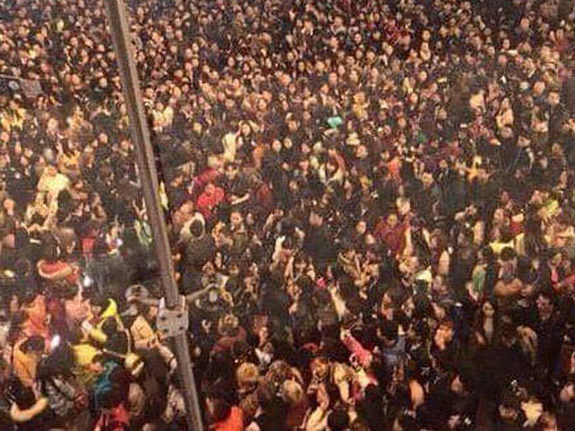 Bạn trẻ - Cuộc sống - Hai cô gái "hẹn" đánh nhau xôn xao cả phố đi bộ Sài Gòn