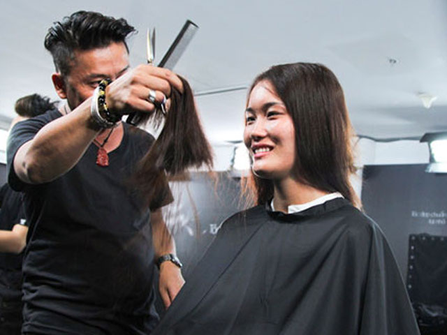 Người mẫu - Hoa hậu - Thí sinh Người mẫu Việt Nam khóc như mưa vì "tiếc tóc"