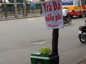 Tin tức trong ngày - PGĐ Sở GTVT Hà Nội nói về bình trà đá miễn phí trên vỉa hè