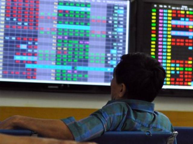 Tài chính - Bất động sản - Chứng khoán tiếp tục hứng “bão”