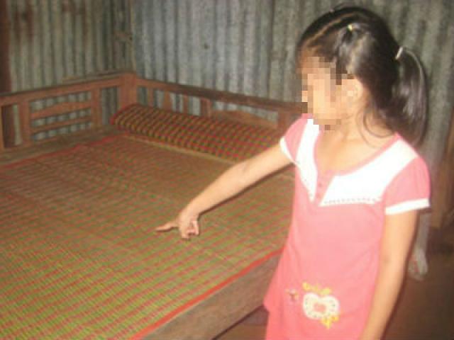 Pháp luật - Ông hàng xóm bị tố hiếp dâm bé 10 tuổi sang biếu cá