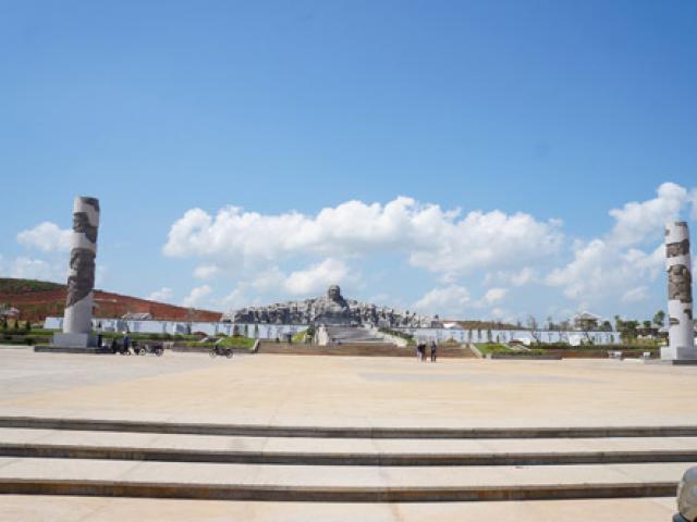 Tin tức Việt Nam - Thủ tướng Chính phủ trả lời chất vấn về "phong trào" xây quảng trường