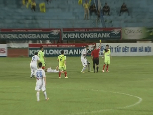 Bóng đá - Hà Nội T&T, Hải Phòng thi nhau "chặt chém" thô bạo