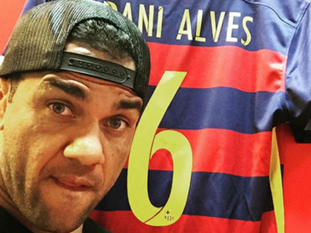 Bóng đá - Tin HOT tối 5/8: Alves trở thành "truyền nhân" của Xavi