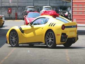 Ô tô - Xe máy - Ngắm Ferrari F12 Berlinetta Speciale màu vàng