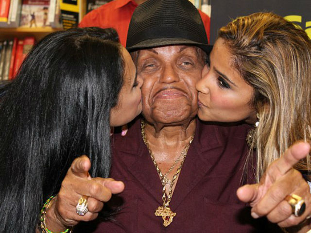 Ca nhạc - MTV - Cha đẻ Michael Jackson đột quỵ tại sinh nhật lần thứ 78