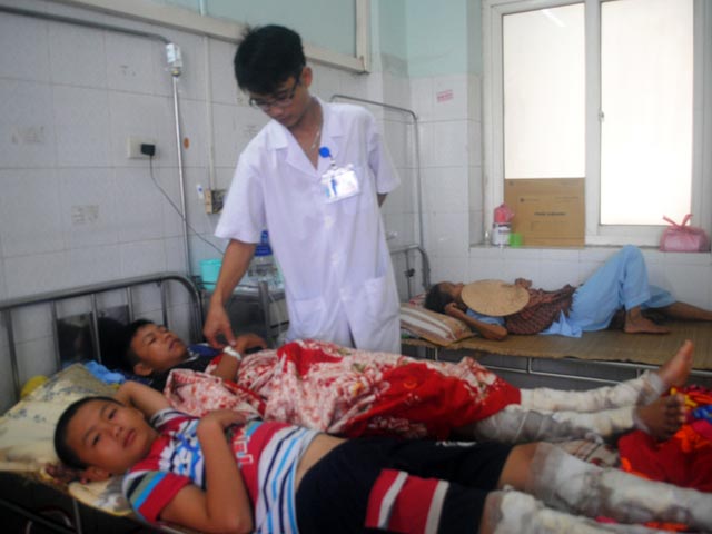 Tin tức trong ngày - Đốt lửa trại hè, 75 người bị bỏng