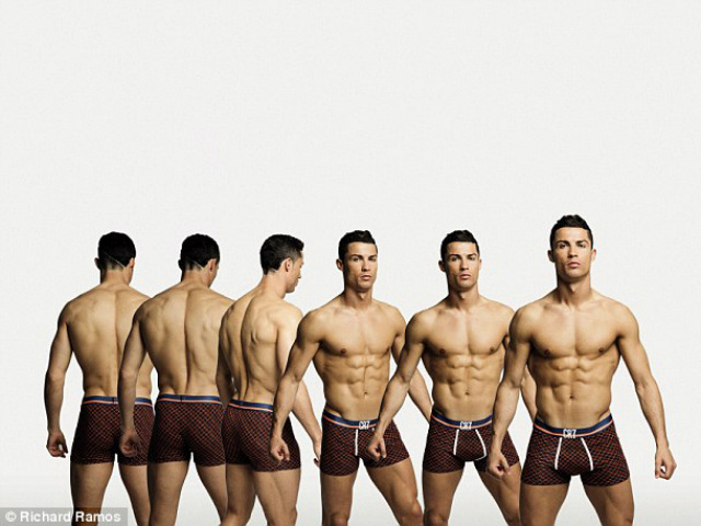 Bóng đá - SAO 360 độ 7/8: Ronaldo tung chiêu mới "đốn tim" fan nữ