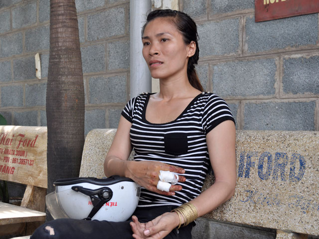 Pháp luật - Bị đánh hội đồng vì vác kiếm đi... bênh vợ