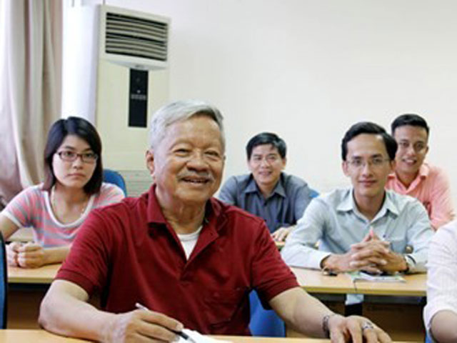 Giáo dục - du học - Buổi học thạc sĩ đầu tiên của cụ ông 83 tuổi