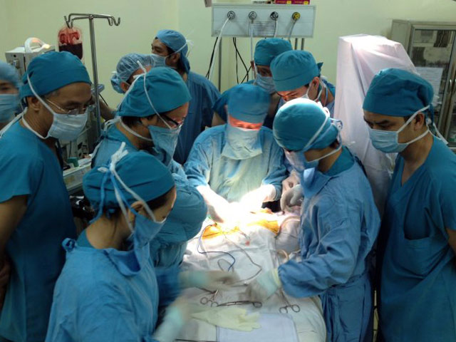 Tin tức trong ngày - Vụ bé sơ sinh bị đâm xuyên não: "Con tôi có tội tình gì?"