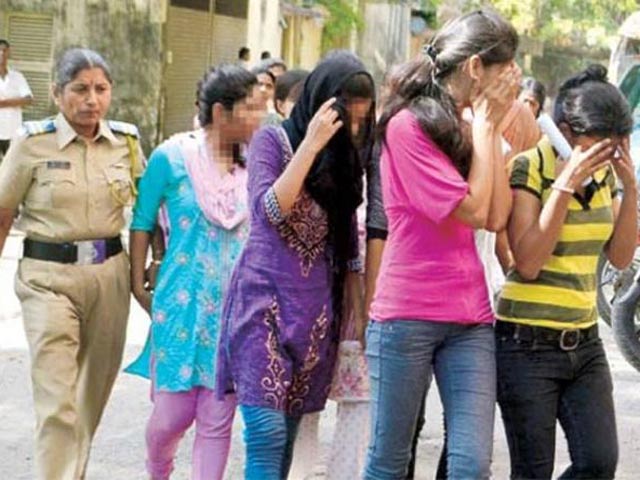 Tin tức trong ngày - Ấn Độ: Cảnh sát vây bắt 40 cặp đôi “ăn cơm trước kẻng”