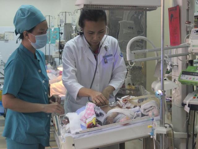 Tin tức trong ngày - Bé sơ sinh bị đâm xuyên não: Nguy cơ nhiễm trùng cao vì dao bẩn